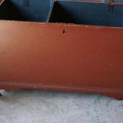 EARLY 19TH CENTURY DOVETAILED PAINTED CHEST /BLUE PAINTED INTERIOR
