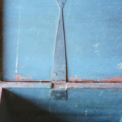 EARLY 19TH CENTURY DOVETAILED PAINTED CHEST /BLUE PAINTED INTERIOR