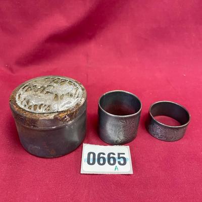 2 napkin rings and round container