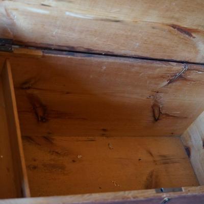 19TH CENTURY CLASSIC GRAIN PAINTED BLANKET CHEST ON BUN FOOTINGS.