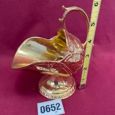 Sugar scuttle with scoop