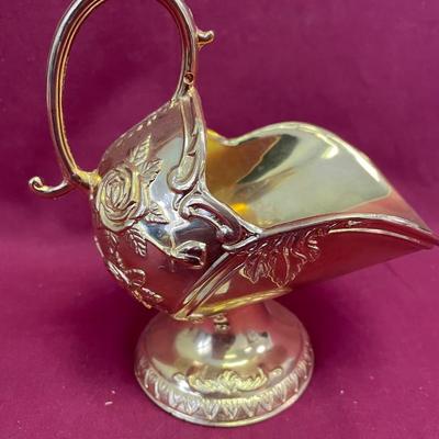 Sugar scuttle with scoop