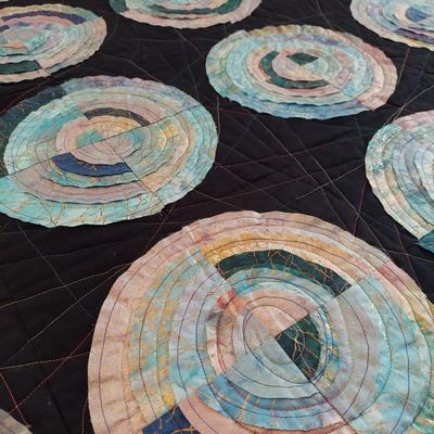 Quilted Block Wall Hanging Tapestry: Bullseye Art II by Yolanda Hall (GB-BBL)