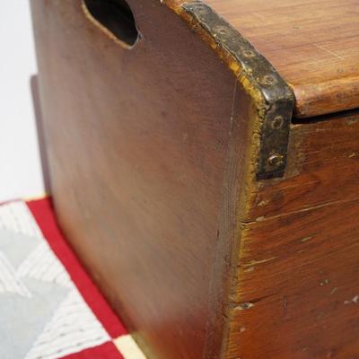 ANTIQUE 1860-70'S PINE DOUGH BOX WITH HANDLES.