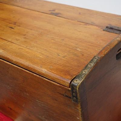 ANTIQUE 1860-70'S PINE DOUGH BOX WITH HANDLES.