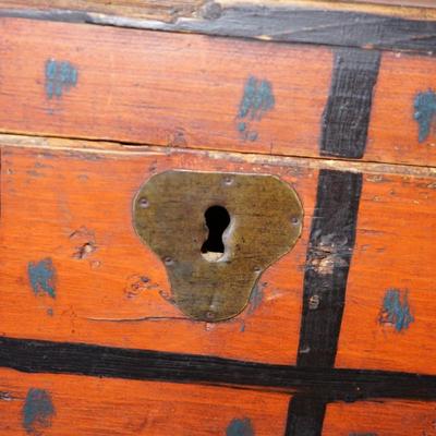 WHIMSICAL  FOLK ART PAINTED PRIMITIVE AMERICANA WOODEN TRUNK OLD ORANGE PAINT W/POLKA DOTS