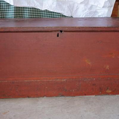 CLASSIC AMERICANA PRIMITIVE OLD RED PAINTED BLANKET CHEST