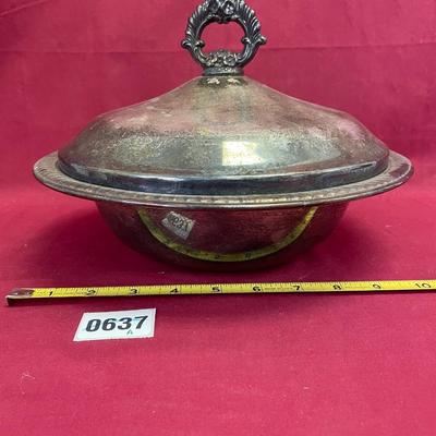 Covered serving bowl