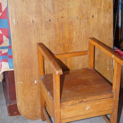 ANTIQUE PINE PRIMITIVE FOLD UP TAVERN TABLE