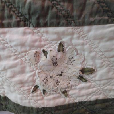 Neutral Tone Floral Patchwork Quilt by Yolanda Hall (GB-BBL)