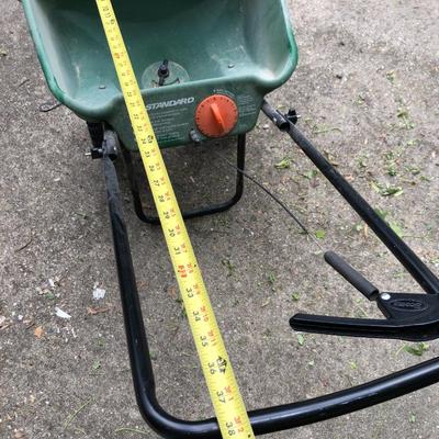 Scottâ€™s Standard Broadcast Spreader -Lot 421