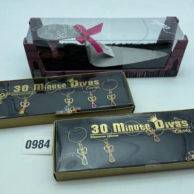 High heel cake server