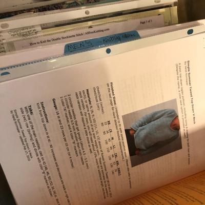 Knitting Needles, Crochet Hooks, Hoops, Yarn Winder, Lg. Box Patterns +++ -Lot 416