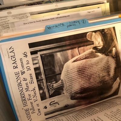 Knitting Needles, Crochet Hooks, Hoops, Yarn Winder, Lg. Box Patterns +++ -Lot 416