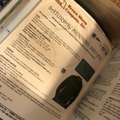 Knitting Needles, Crochet Hooks, Hoops, Yarn Winder, Lg. Box Patterns +++ -Lot 416