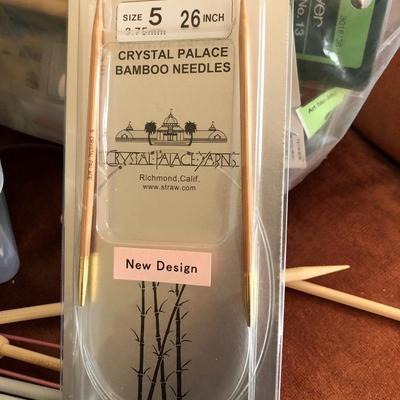Knitting Needles, Crochet Hooks, Hoops, Yarn Winder, Lg. Box Patterns +++ -Lot 416