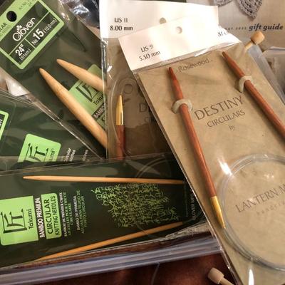 Knitting Needles, Crochet Hooks, Hoops, Yarn Winder, Lg. Box Patterns +++ -Lot 416