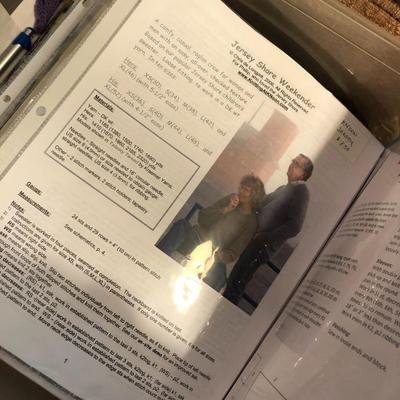 Knitting Needles, Crochet Hooks, Hoops, Yarn Winder, Lg. Box Patterns +++ -Lot 416