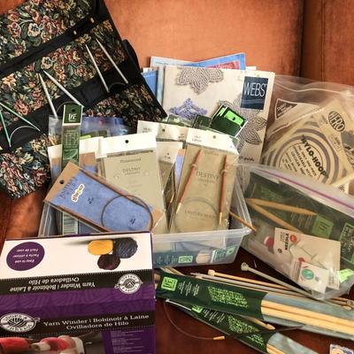 Knitting Needles, Crochet Hooks, Hoops, Yarn Winder, Lg. Box Patterns +++ -Lot 416
