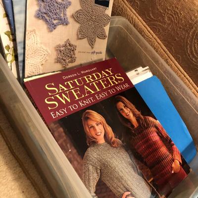 Knitting Needles, Crochet Hooks, Hoops, Yarn Winder, Lg. Box Patterns +++ -Lot 416