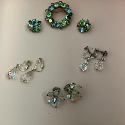 GREEN AND BLUE STONE BROOCH WITH CLIP ON EARRINGS