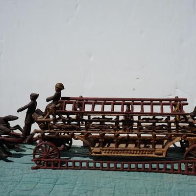 ANTIQUE CAST IRON HORSE DRAWN FIRE TRUCK/THREE HORSES /THREE LADDERS