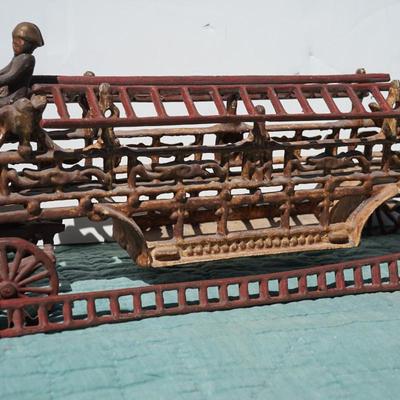 ANTIQUE CAST IRON HORSE DRAWN FIRE TRUCK/THREE HORSES /THREE LADDERS