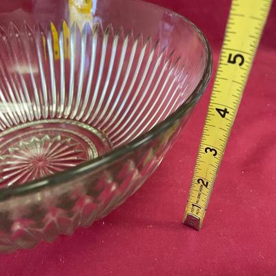 10â€ Vtg glass bowl-starburst bottom, ribbed sides