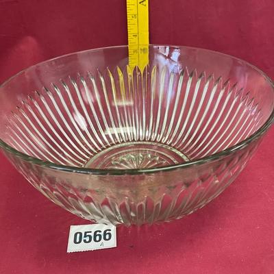 10â€ Vtg glass bowl-starburst bottom, ribbed sides