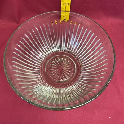 10â€ Vtg glass bowl-starburst bottom, ribbed sides