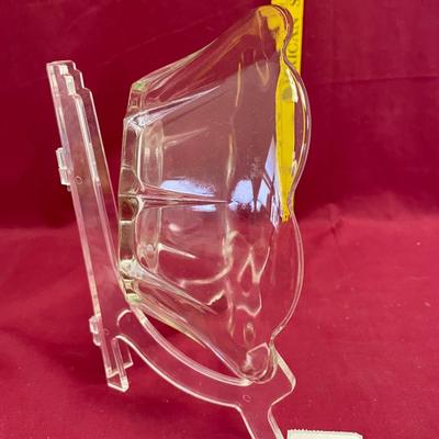 Scalloped edge clear bowl