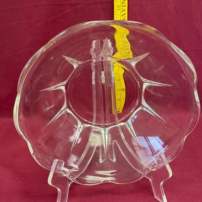 Scalloped edge clear bowl
