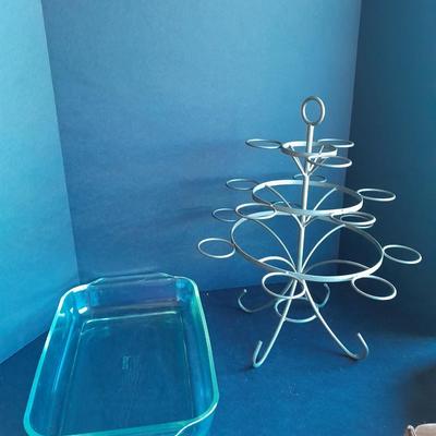 Pyrex glass cake pan and metal stand for cupcakes, candles, or whatever you desire!