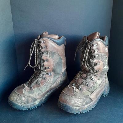Cabela's size 11 D camouflage Boots with Thinsulate Ultra Insulation