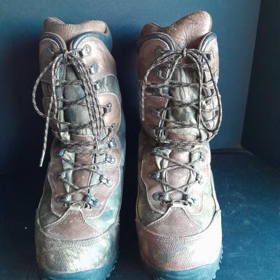 Cabela's size 11 D camouflage Boots with Thinsulate Ultra Insulation