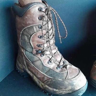 Cabela's size 11 D camouflage Boots with Thinsulate Ultra Insulation