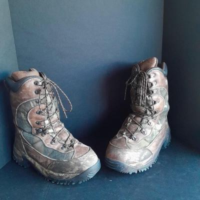 Cabela's size 11 D camouflage Boots with Thinsulate Ultra Insulation