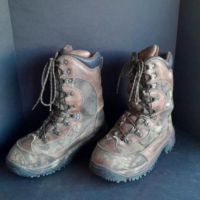 Cabela's size 11 D camouflage Boots with Thinsulate Ultra Insulation