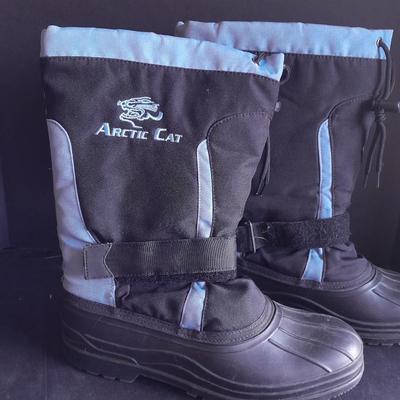 Artic Cat size 9 Women's lined snow boots