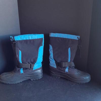 Artic Cat size 9 Women's lined snow boots