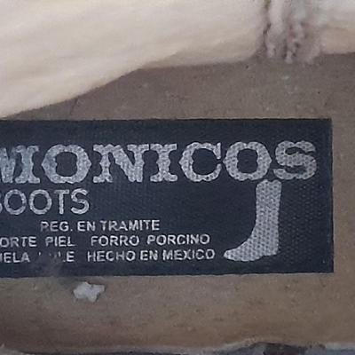 Women's Beautiful embroidered Monicos Boots size approx. 5.5 USA