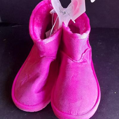 Children's Place Soft Pink boots Brand new! Size 13 Youth