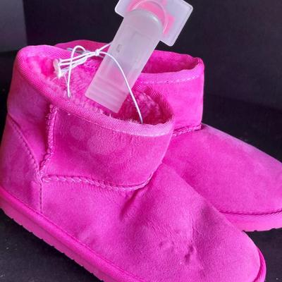 Children's Place Soft Pink boots Brand new! Size 13 Youth