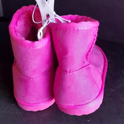 Children's Place Soft Pink boots Brand new! Size 13 Youth