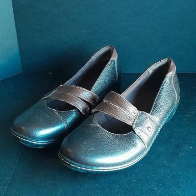 Women's Clark brand flats size 9M