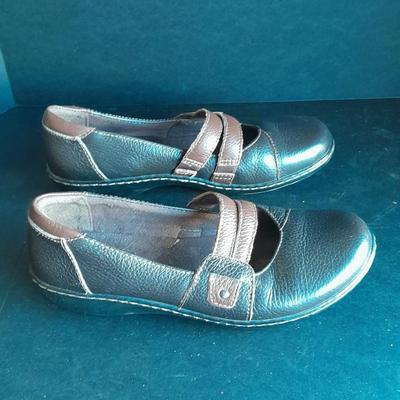 Women's Clark brand flats size 9M