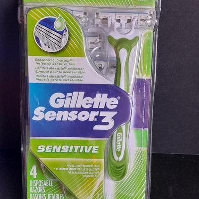 NEW Opti clean Power Plaque Remover rechargeable with 2 brush heads, and Gillette sensor 3 Razors