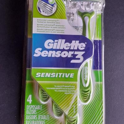 NEW Opti clean Power Plaque Remover rechargeable with 2 brush heads, and Gillette sensor 3 Razors