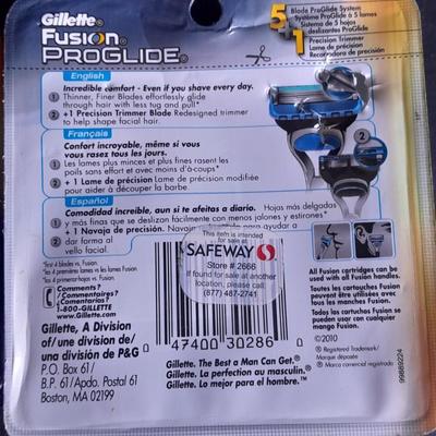 Two new packages 4 cartridges each Gillette Fusion Pro-glide Razor cartridges