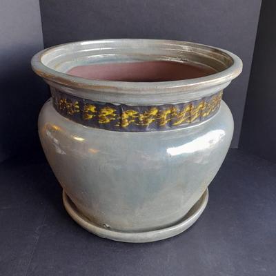 Large Clay 14" Wide planter Holds 12' Plant Capacity 20 Qts.